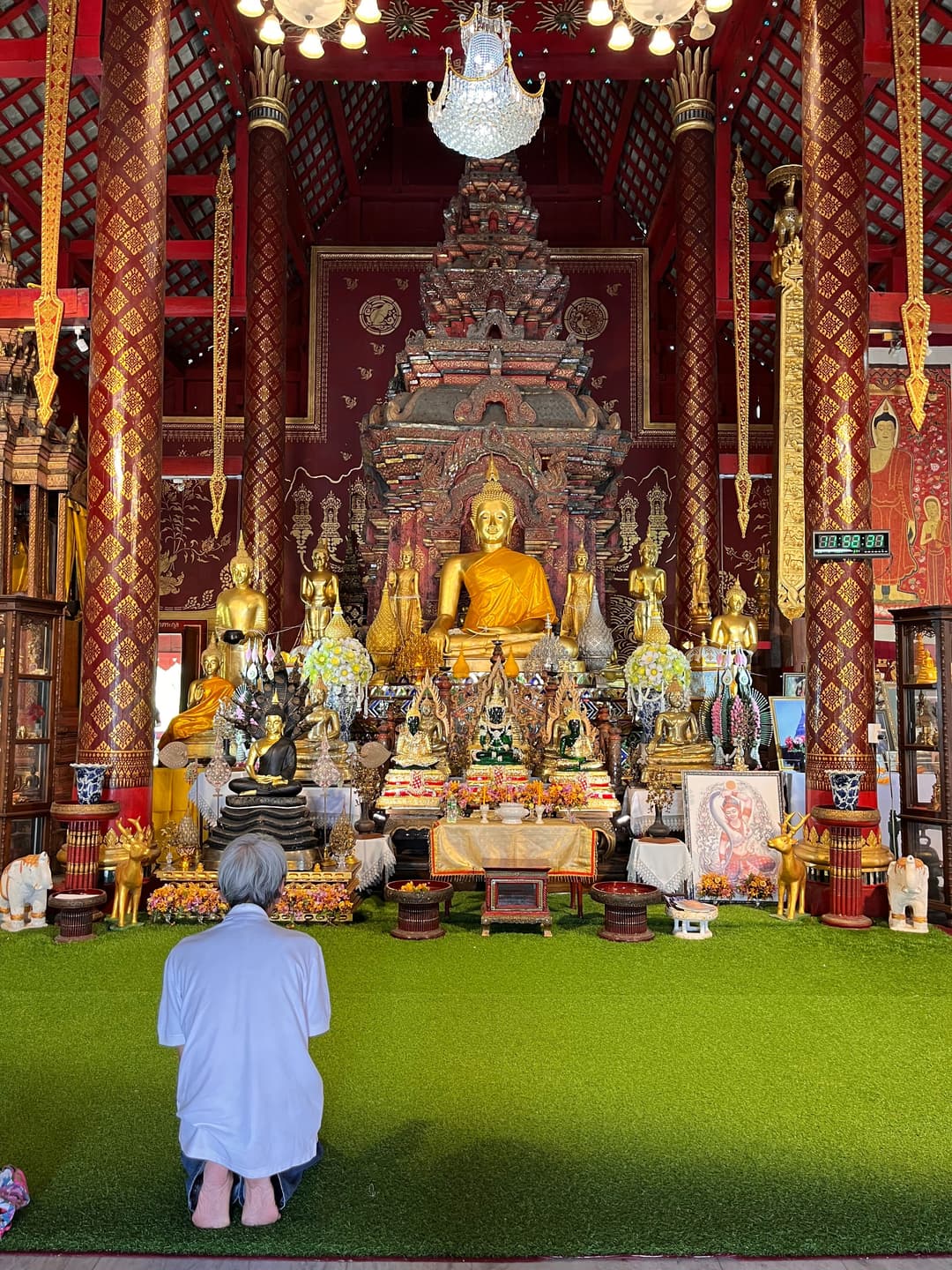 Chiang Mai temple pray